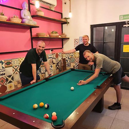 New Friends Hostel & Bar Adults Only Вальядолид Экстерьер фото