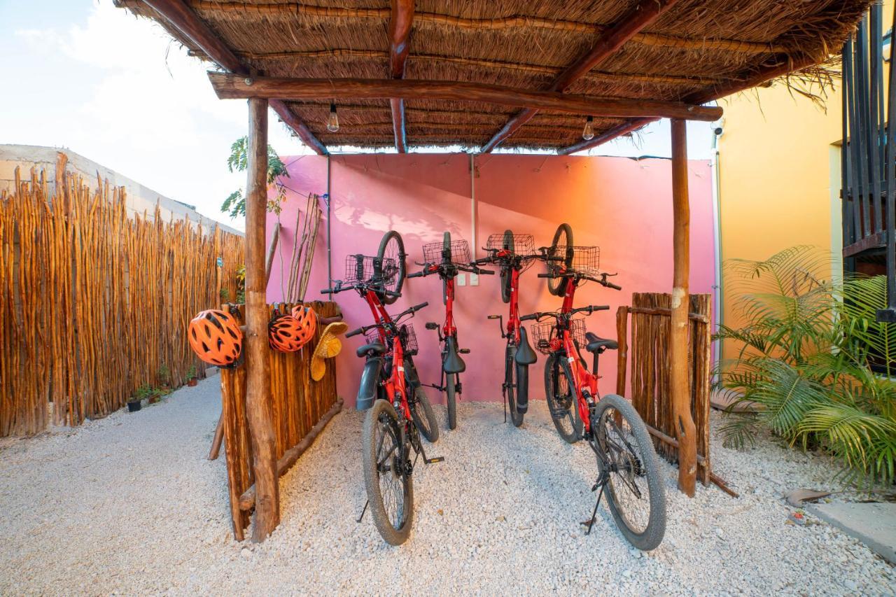 New Friends Hostel & Bar Adults Only Вальядолид Экстерьер фото