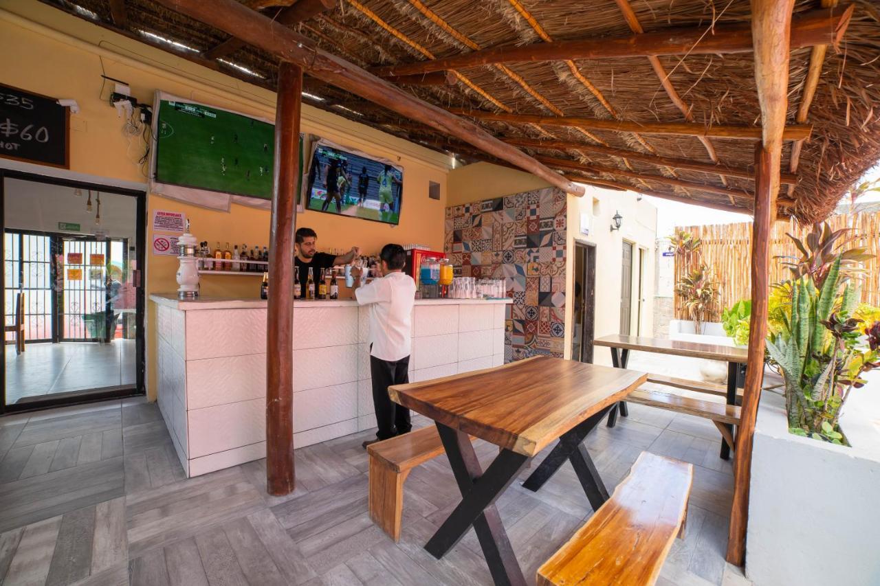New Friends Hostel & Bar Adults Only Вальядолид Экстерьер фото
