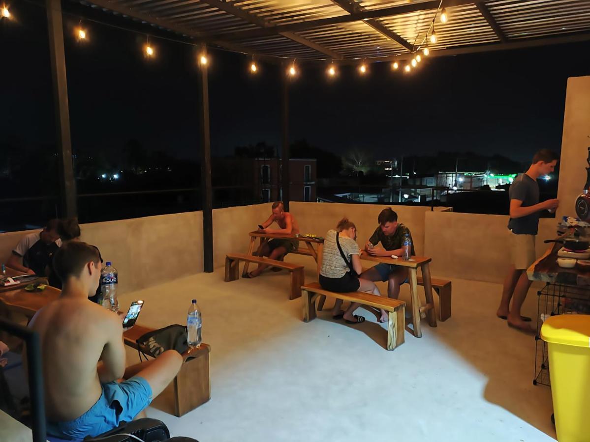 New Friends Hostel & Bar Adults Only Вальядолид Экстерьер фото