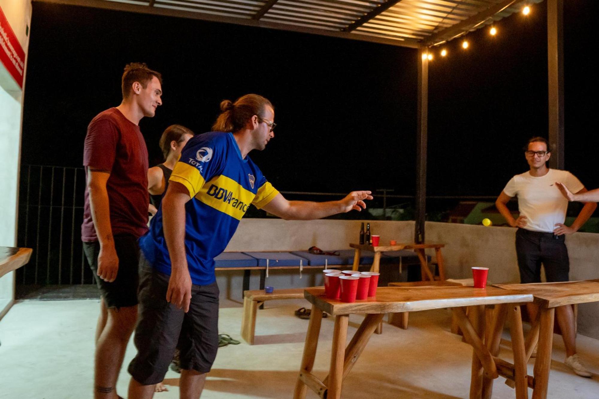 New Friends Hostel & Bar Adults Only Вальядолид Экстерьер фото