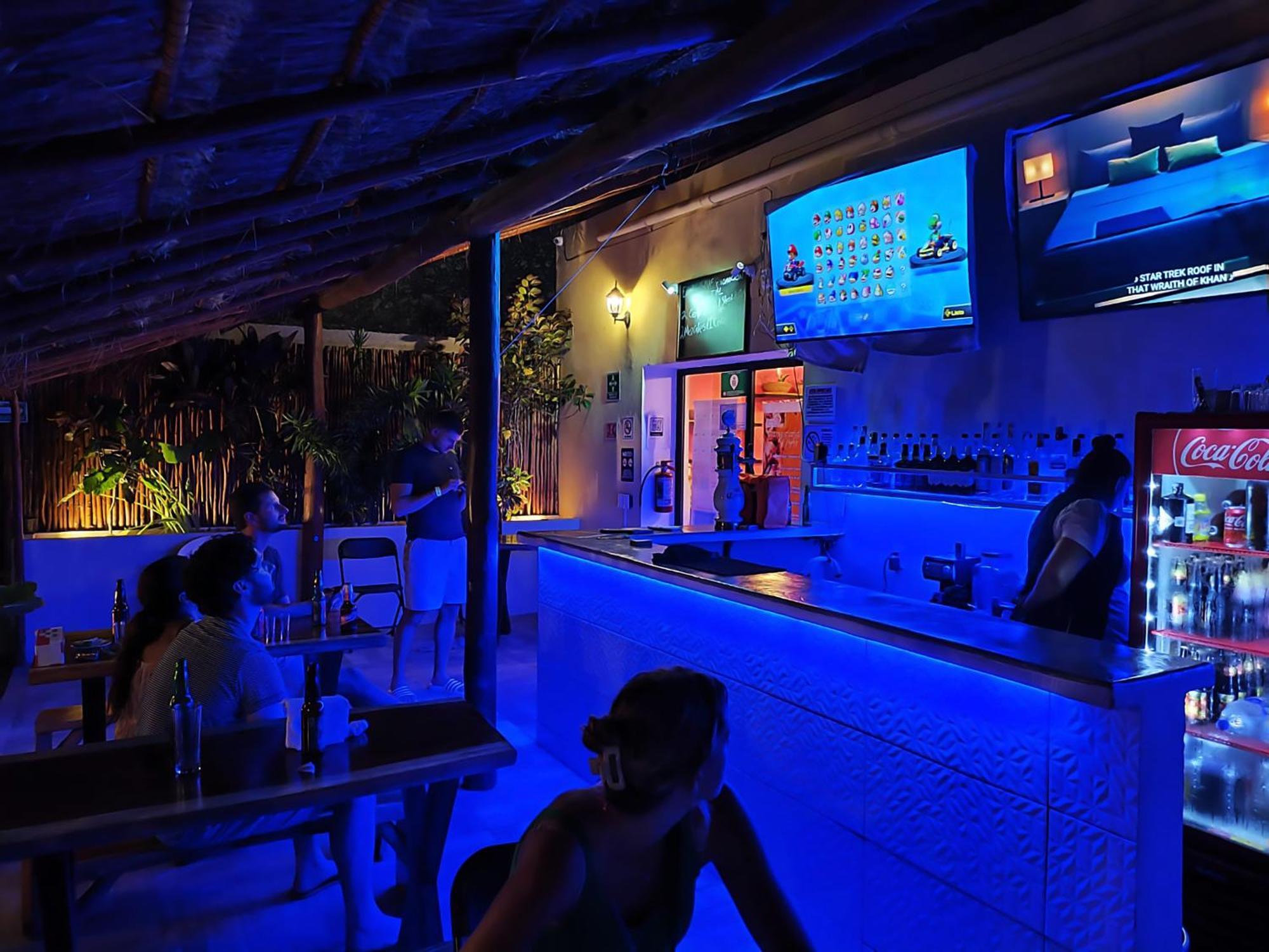 New Friends Hostel & Bar Adults Only Вальядолид Экстерьер фото